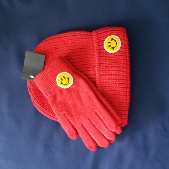 Winter Hat & Glove Set 🧤  Smiley Face😊. Red ❤ - Picture 1 of 4